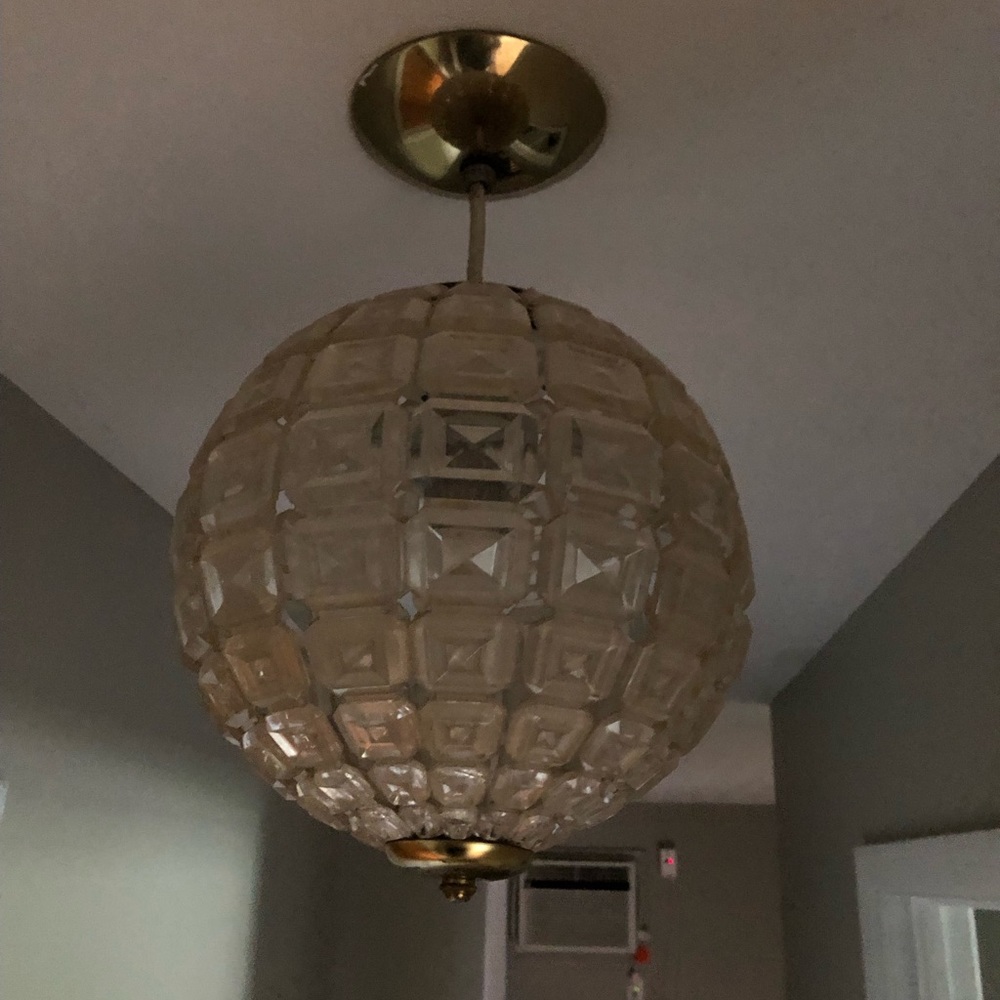 Ceiling light fixture